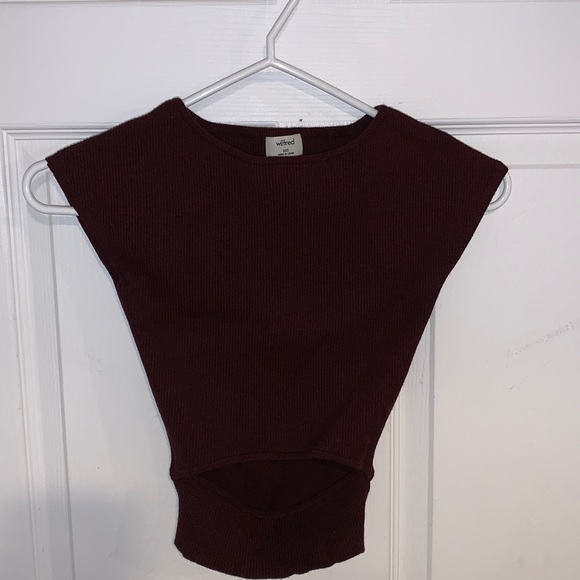 Aritzia Wilfred Burgundy shirt with cut out - Picture 2 of 4